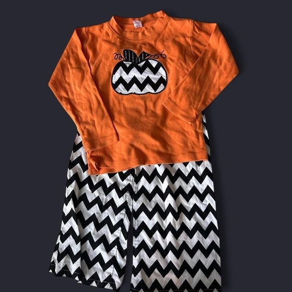Fall Pumpkin Appliqué Orange Shirt & Chevron Pants Set Size 4, Halloween/Fall - Picture 2 of 6